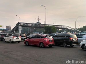 Kondisi Pintu Tol Cibubur Saat Berlaku Ganjil Genap Pagi Ini