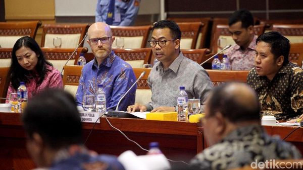 Facebook Indonesia Disidang Komisi I DPR
