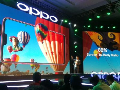 Keramaian Peluncuran Duo Oppo F7