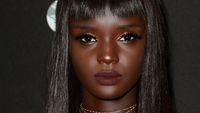 Kulit Sehitam Arang, Model Ini Buktikan Cantik Nggak Harus Putih