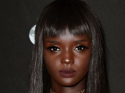 Kulit Sehitam Arang, Model Ini Buktikan Cantik Nggak Harus Putih