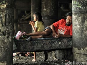 Melihat Pengungsi Korban Kebakaran Papanggo Melihat Pengungsi Korban Kebakaran Papanggo