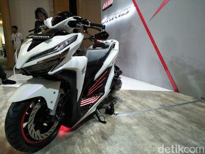 Si Putih Honda Vario Low Rider Nan Futuristik Si Putih Honda Vario Low Rider Nan Futuristik