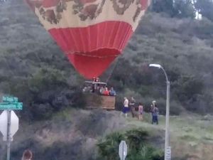 Detik-detik Balon Udara Mendarat Darurat di AS