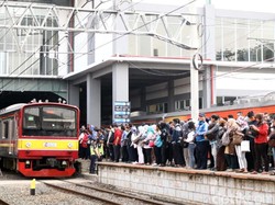 Peron Stasiun Duri Tak Beratap, Ini Penjelasan KAI