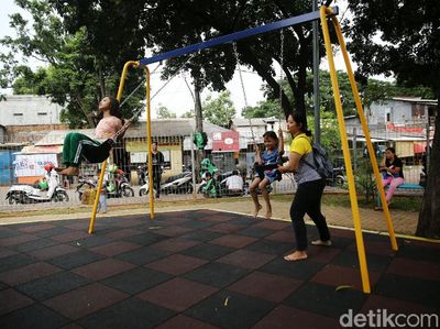 Asyiknya Bermain di RPTRA Pesona Manggarai