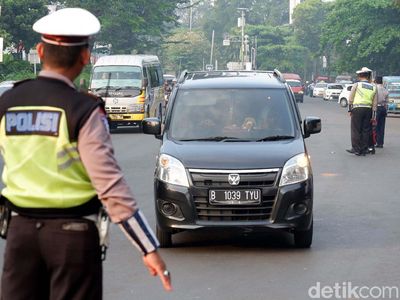 Pemberlakuan Ganjil Genap di Pintu Tol Cibubur 2