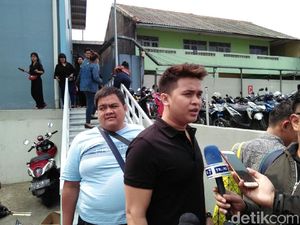 Billy Syahputra Sedih Syahnaz Segera Nikah dengan Jeje? Billy Syahputra Sedih Syahnaz Segera Nikah dengan Jeje?