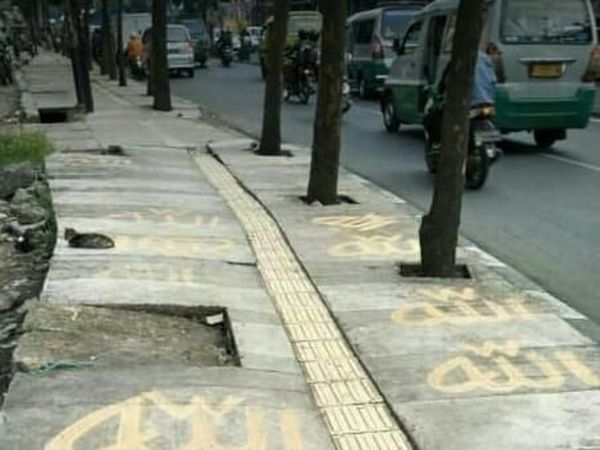 Penampakan Trotoar di Bandung yang Sempat Bertuliskan Allah