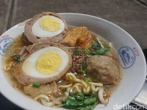 Kulineran Mantap Nasi Uduk Ungu hingga Bakso Legendaris yang Bikin Laper! Kulineran Mantap Nasi Uduk Ungu hingga Bakso Legendaris yang Bikin Laper!