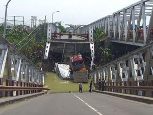 Polri Sarankan Jembatan Babat yang Ambruk Diaudit Polri Sarankan Jembatan Babat yang Ambruk Diaudit
