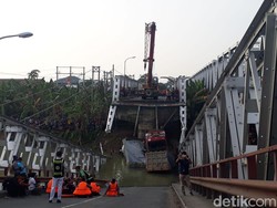 Ambrolnya Jembatan Widang dan Masalah Kelebihan Muatan