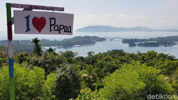 Foto: Bukit Jokowi di Papua yang Instagramable