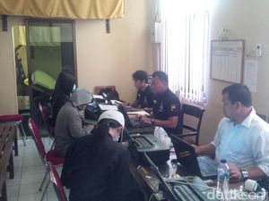 3 Penari Erotis yang Bikin Heboh di Jepara Serahkan Diri ke Polisi 3 Penari Erotis yang Bikin Heboh di Jepara Serahkan Diri ke Polisi