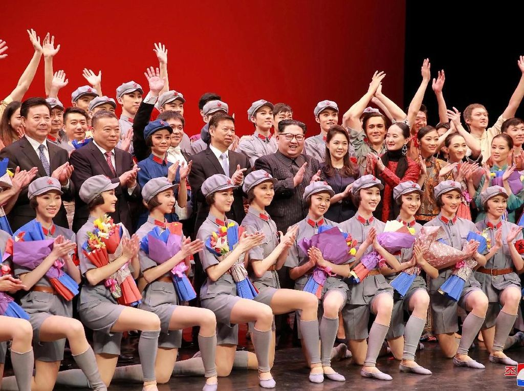 Bukan Misil, Kim Jong Un Rayakan HUT Pendiri Korut dengan Balet