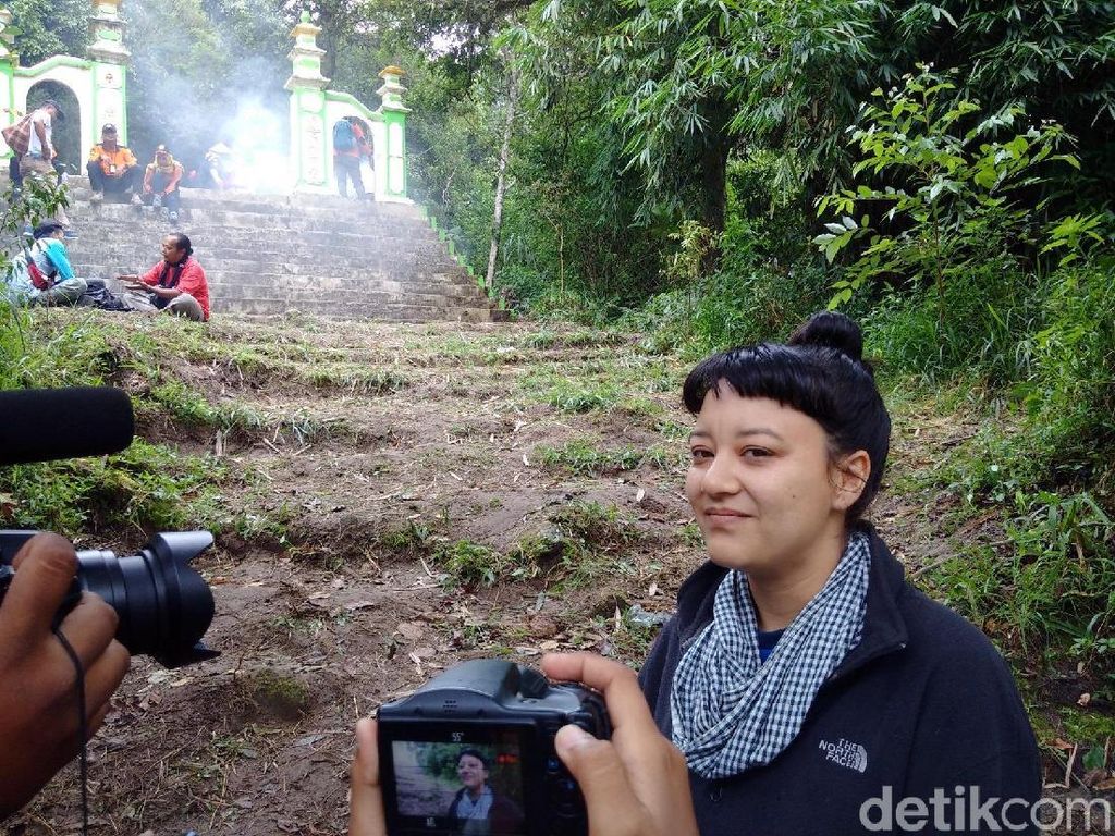 Begini Kesan Warga Inggris Saat Ikut Labuhan Keraton di Merapi Begini Kesan Warga Inggris Saat Ikut Labuhan Keraton di Merapi