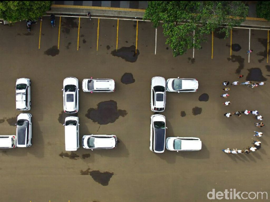 Komunitas Mobil Putih Dukung Atlet Disabilitas Komunitas Mobil Putih Dukung Atlet Disabilitas