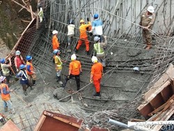 Polisi Autopsi 2 Korban Proyek Tol Manado