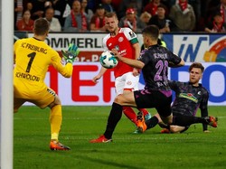 Akibat VAR: Pemain Batal Masuk Ruang Ganti, Wasit Beri Penalti