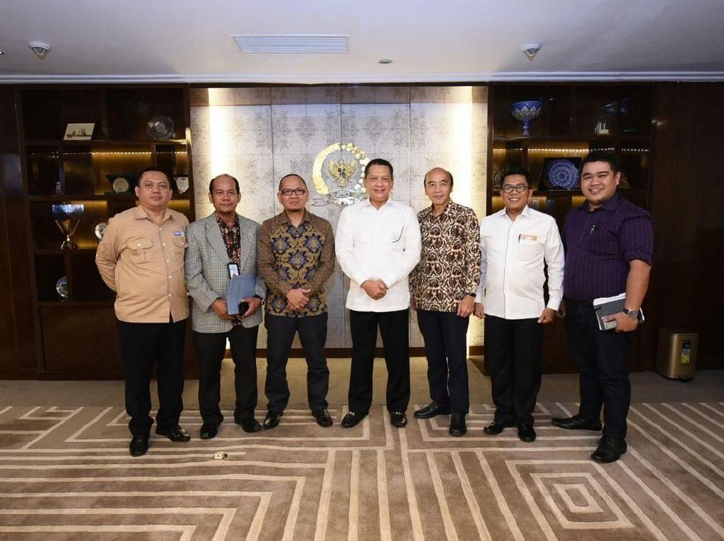 Bamsoet: Polemik Single Mux-Multi Mux RUU Penyiaran Hampir Beres Bamsoet: Polemik Single Mux-Multi Mux RUU Penyiaran Hampir Beres