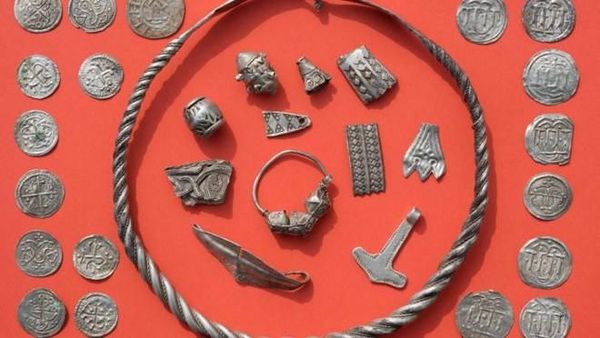 Foto: Bocah 13 Tahun Temukan Peninggalan Raja Denmark Abad ke-10