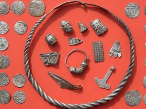 Foto: Bocah 13 Tahun Temukan Peninggalan Raja Denmark Abad ke-10