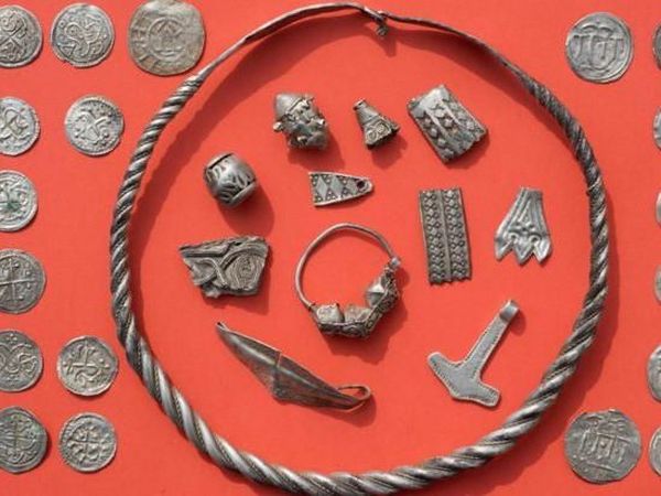 Foto: Bocah 13 Tahun Temukan Peninggalan Raja Denmark Abad ke-10