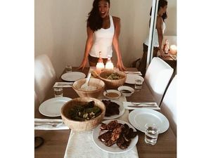 Cantiknya Diva Pop Agnes Mo Saat Ngopi dan Bikin Pancake Cantiknya Diva Pop Agnes Mo Saat Ngopi dan Bikin Pancake