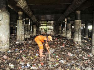 Pemprov DKI Cari Lahan TPS agar Kolong Tol Priok tak Lagi Kotor