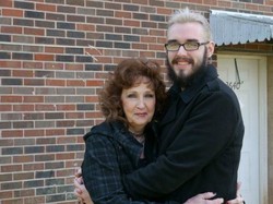 Romantis atau Aneh? Kisah Cinta Nenek 72 Tahun dengan ABG 19 Tahun