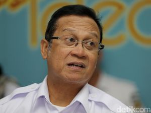 Netizen Komentari Dirut KAI yang Viral saat Sambangi Tempat Banjir