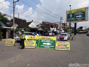 Kendaraan Lewat Jalan Alternatif Bojonegoro Diimbau Hati-hati Kendaraan Lewat Jalan Alternatif Bojonegoro Diimbau Hati-hati