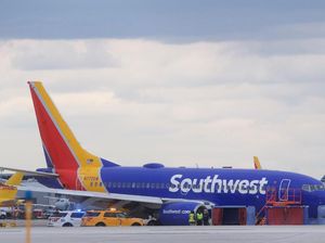 Maskapai Ini Kembalikan Suguhkan Kopi dan Alkohol Gratis