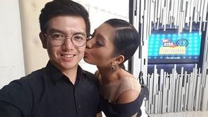 Melihat Lagi Hangatnya Ciuman Liza Elly untuk Nicky Tirta