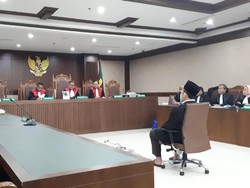 Sidang Tuntutan Alfian Tanjung Ditunda Pekan Depan