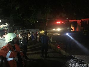 Rumah di Pasar Rebo Diduga Dibakar Penghuninya