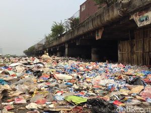 Sumpah Jorok! Video Lautan Sampah di Kolong Tol Priok Sumpah Jorok! Video Lautan Sampah di Kolong Tol Priok
