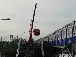 Pengakuan Sopir yang Selamat saat Jembatan Ambrol dan Truk Tercebur
