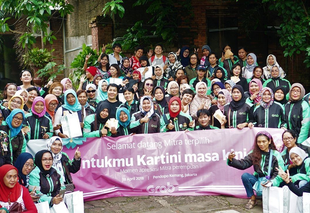 4 Driver Ojol Wanita Jadi Tulang Punggung, Masih Narik di Usia 50 Tahun