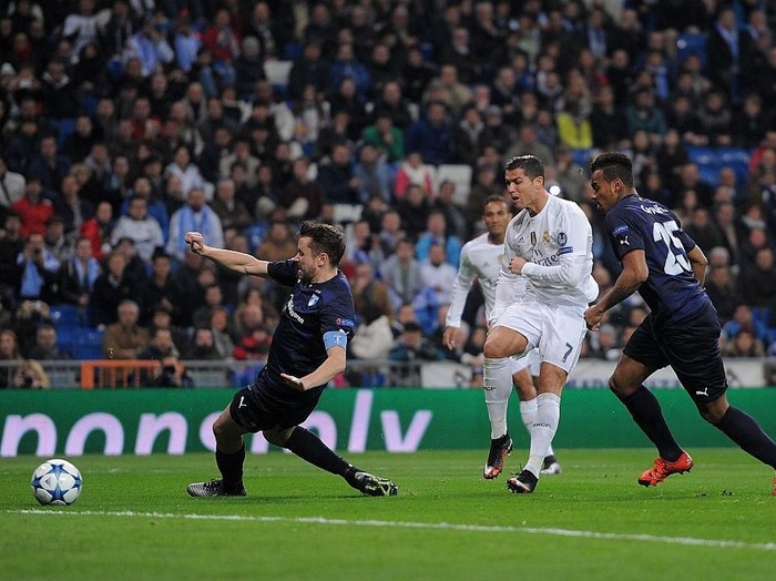 MADRID, SPAIN - DECEMBER 08:  Cristiano Ronaldo of Real Madrid scores Real's 5th goal during the UEFA Champions League Group A match between Real Madrid CF and Malmo FF at the Santiago Bernabeu stadium on December 8, 2015 in Madrid, Spain.  (Photo by Denis Doyle/Getty Images)
