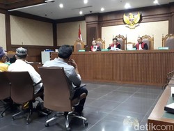 Suap Agar Ibu Bebas dari Tahanan, Aditya Moha Disebut Berbakti