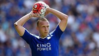 Ritchie De Laet. Ia berada di Manchester United yang menjuarai musim 2008/2009 dan berikutnya dengan Leicester City musim 2015/2016. Karena cuma tampil sekali saat MU juara, satu medali juara De Laet didapat bersama Leicester. (Foto: Ross Kinnaird/Getty Images)
