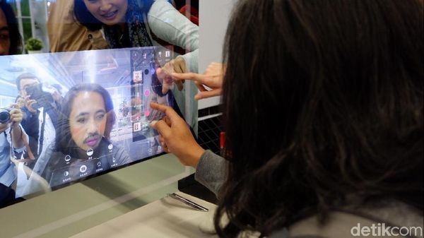 Teknologi Alibaba: Toko Tanpa Kasir Sampai Cermin Ajaib