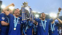 Danny Drinkwater. Ia merupakan bagian dari skuat Manchester United yang jadi kampiun 2008/2009 lalu berseragam Leicester City yang menjuarai musim 2015/2016. Karena tak bermain sekalipun saat MU juara, satu medali juaranya didapat bersama Leicester. (Foto: Michael Regan/Getty Images)