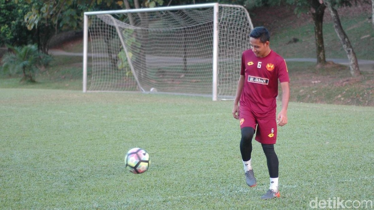 Evan Dimas, salah satu pemain yang hadir di latihan perdana timnas U-23 hari ini (Lucas Aditya/detikSport)