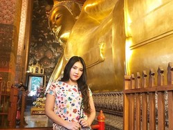 Jalan-jalan di Bangkok, Via Vallen Lihat Patung Buddha Tidur