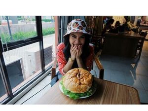 Ini Bukti Kalau Si Cantik Sheryl Sheinafia Doyan Makan Es Krim!