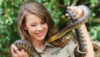 Potret Si Cantik Putri Steve Irwin Gaul dengan Hewan Liar