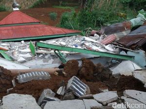 Gempa Guncang Banjarnegara, Masjid dan Rumah Rata dengan Tanah
