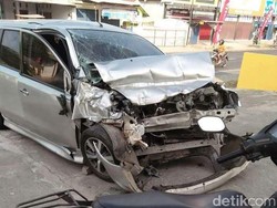 Adu Banteng Mobil Vs Truk di Rembang, 1 Orang Tewas